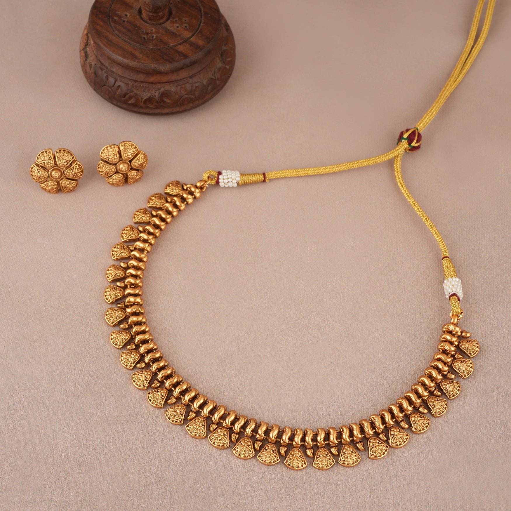 Elegant delicate plain antique gold necklace set