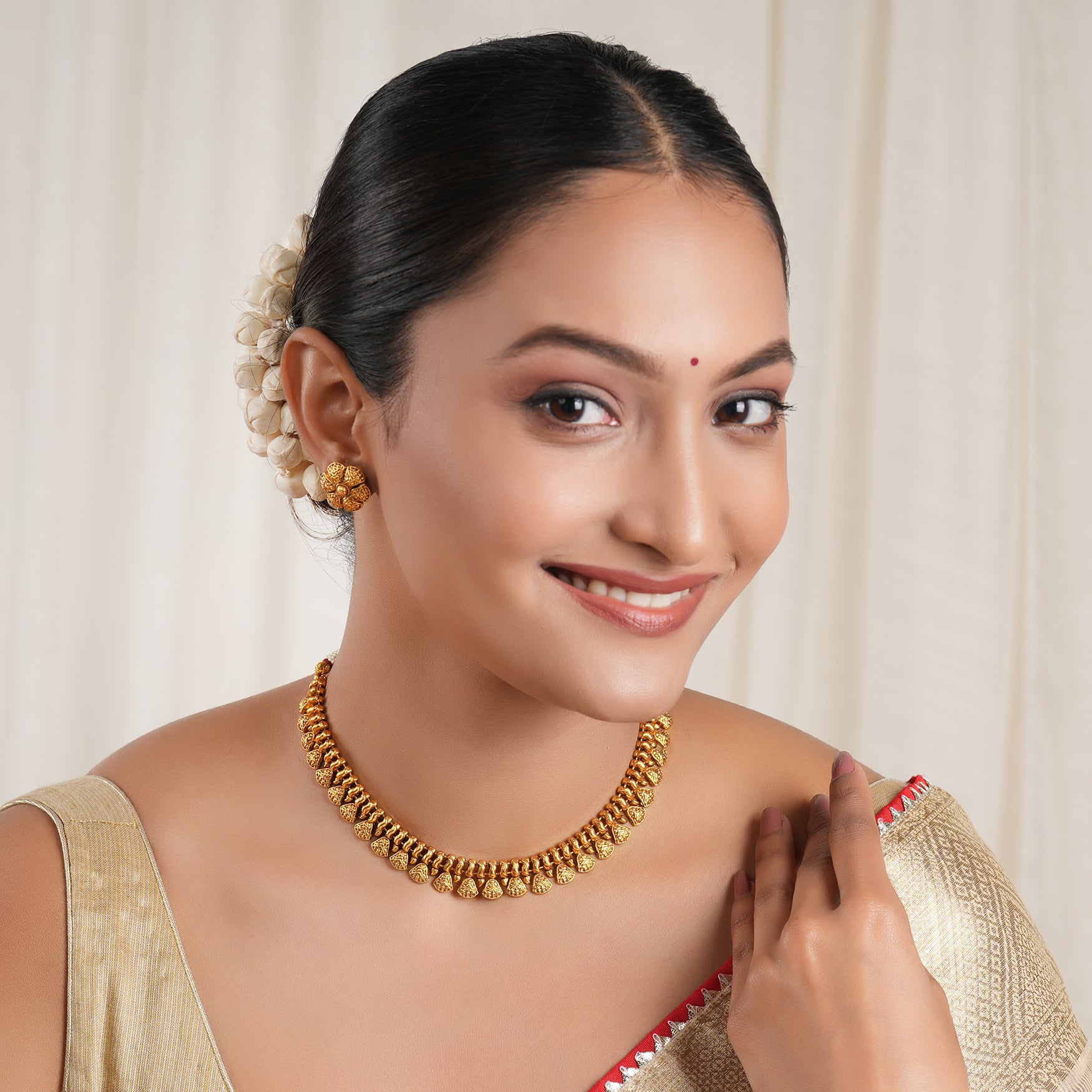 Elegant delicate plain antique gold necklace set