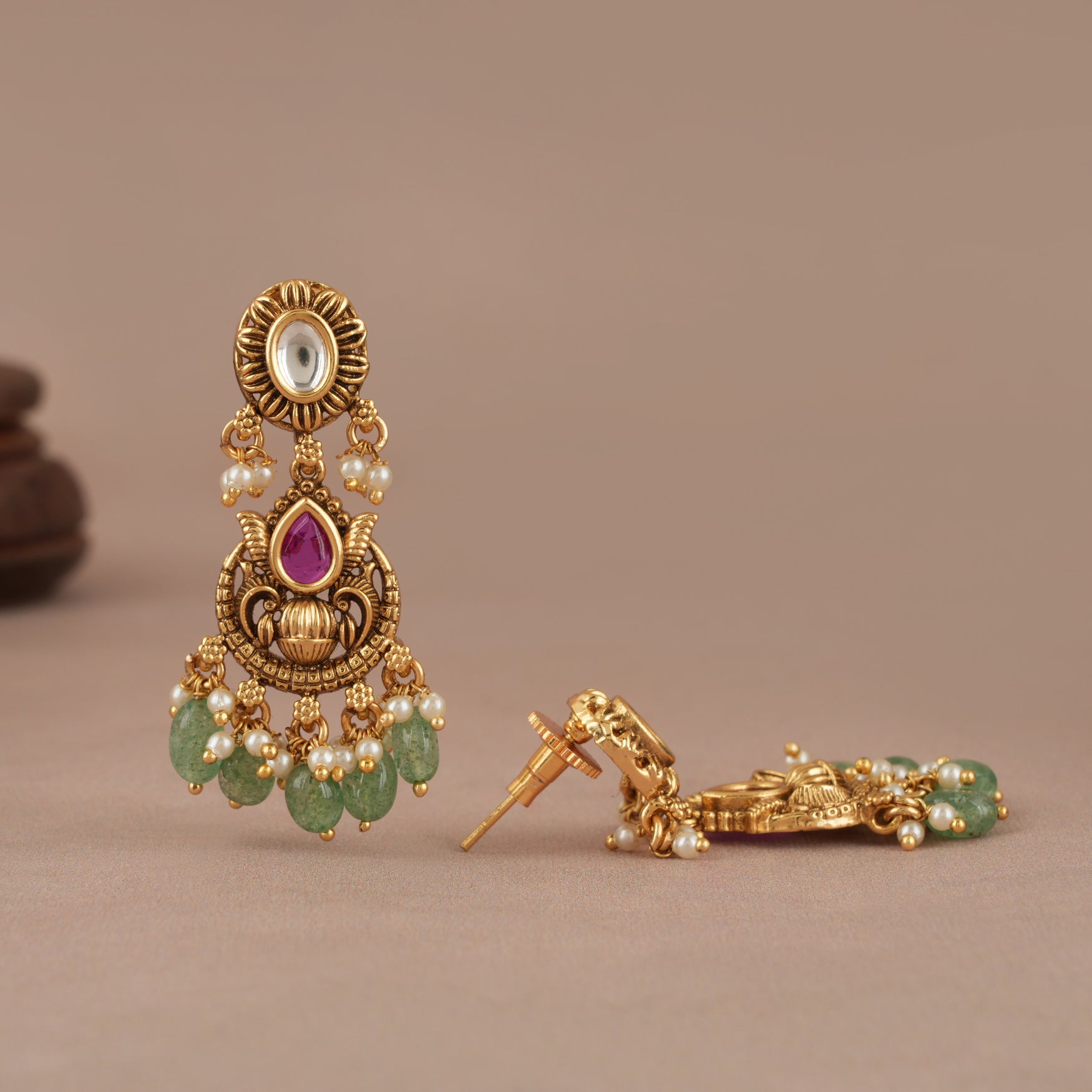 Elegant emerald drop antique gold earring