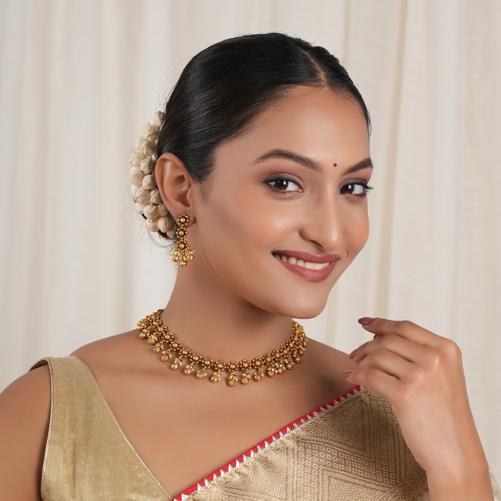 Cute floral antique gold choker necklace set