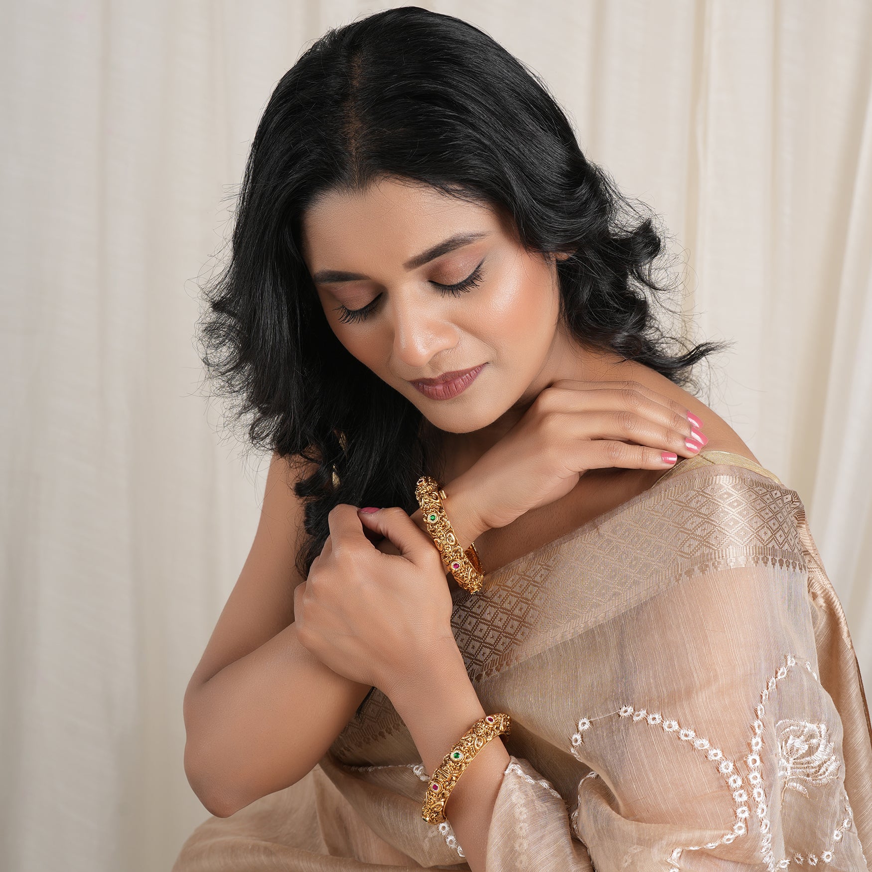 Stunning multicolor carved antique gold bangle set