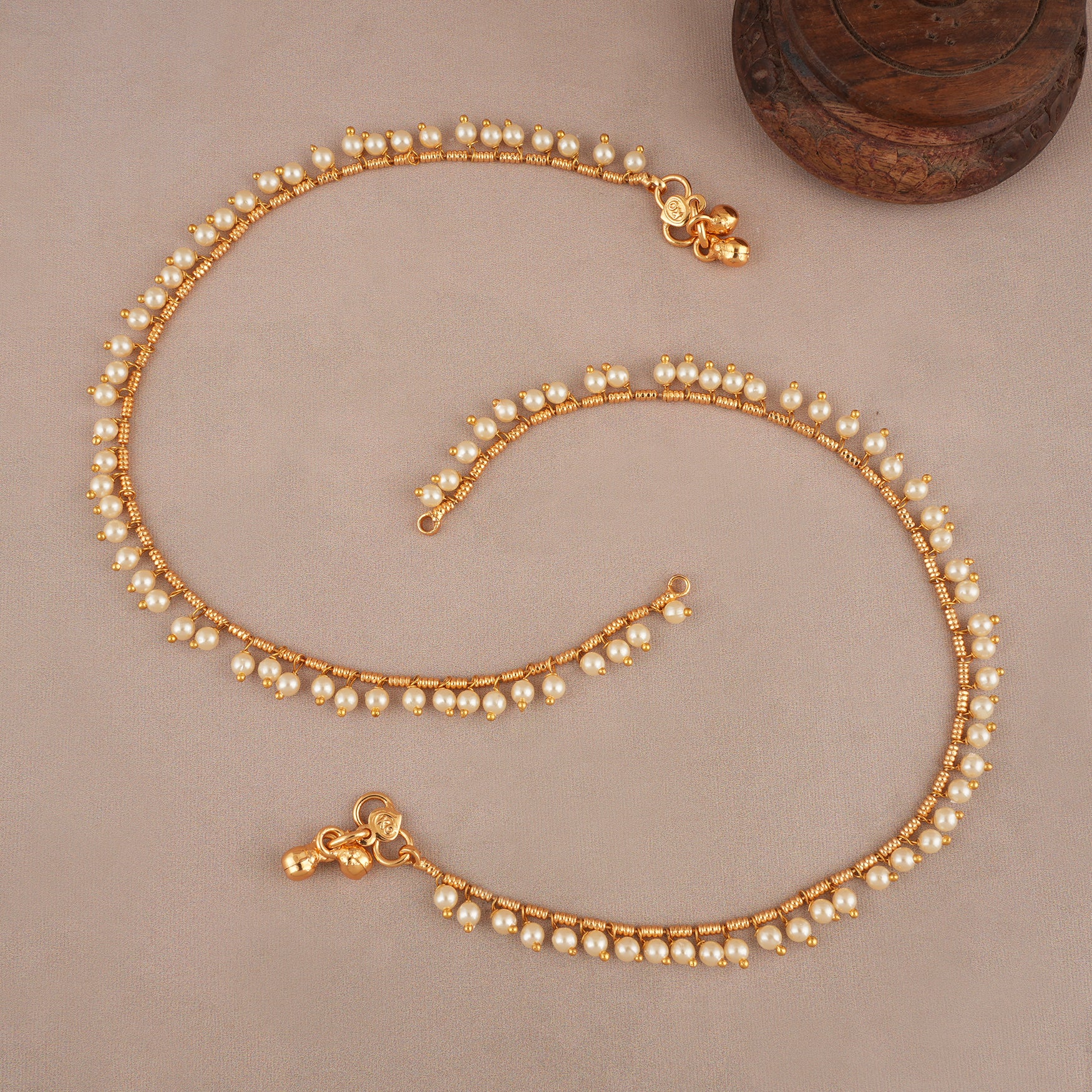 Stunning pearl line elegant gold plated anklet set