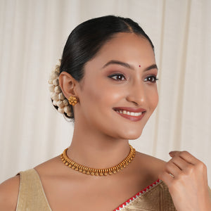 Elegant antique gold plain necklace set with stud earring