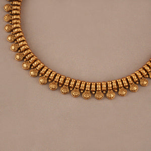 Elegant antique gold plain necklace set with stud earring