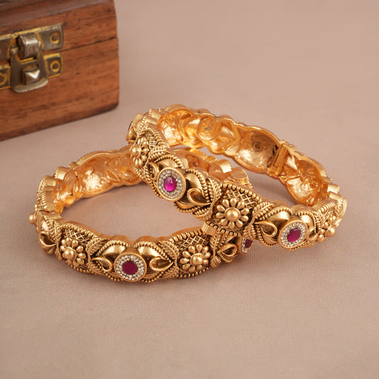 Beautiful stone antique gold intricate bangle set