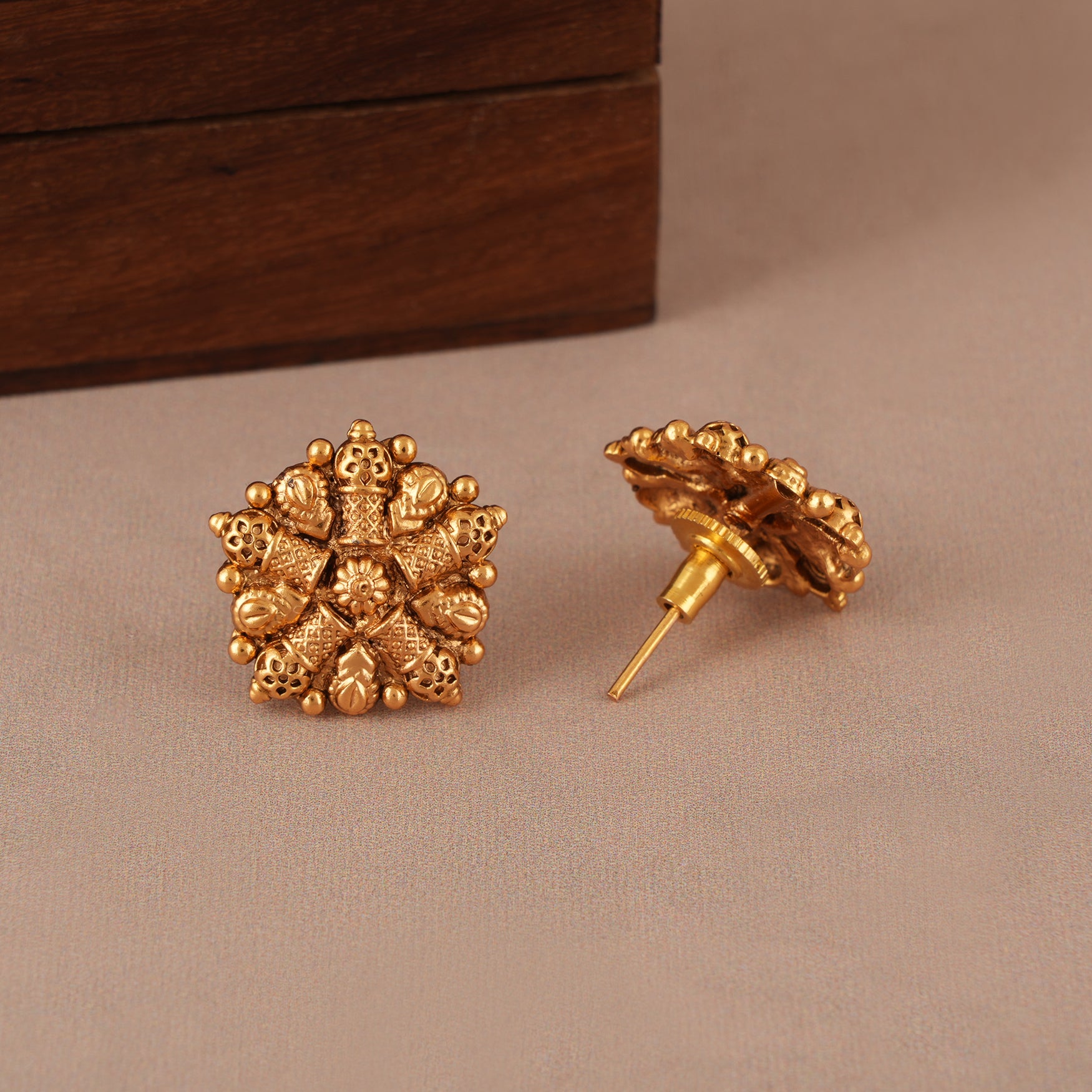 Plain antique gold choker necklace set