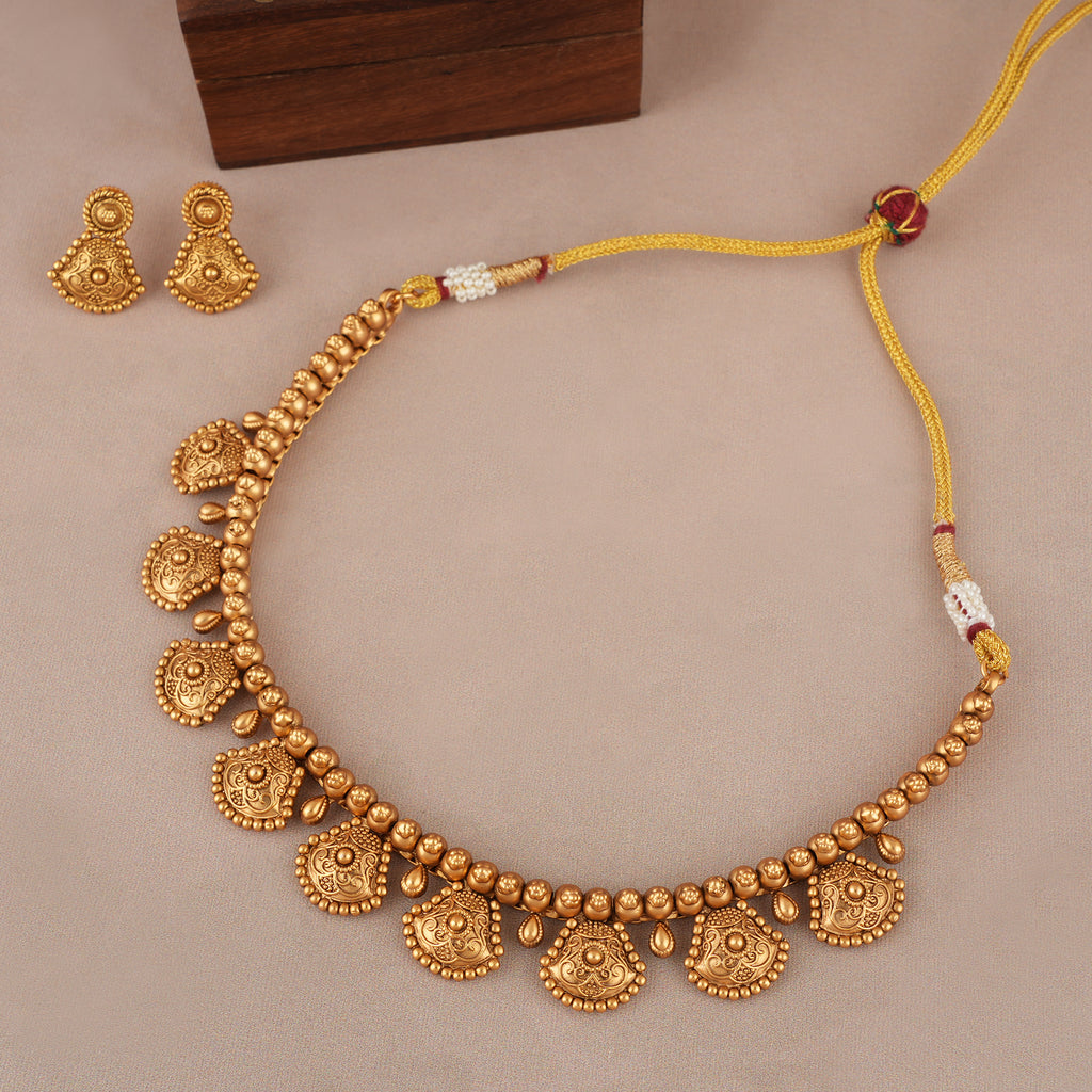 Stunning carved plain antique gold necklace set