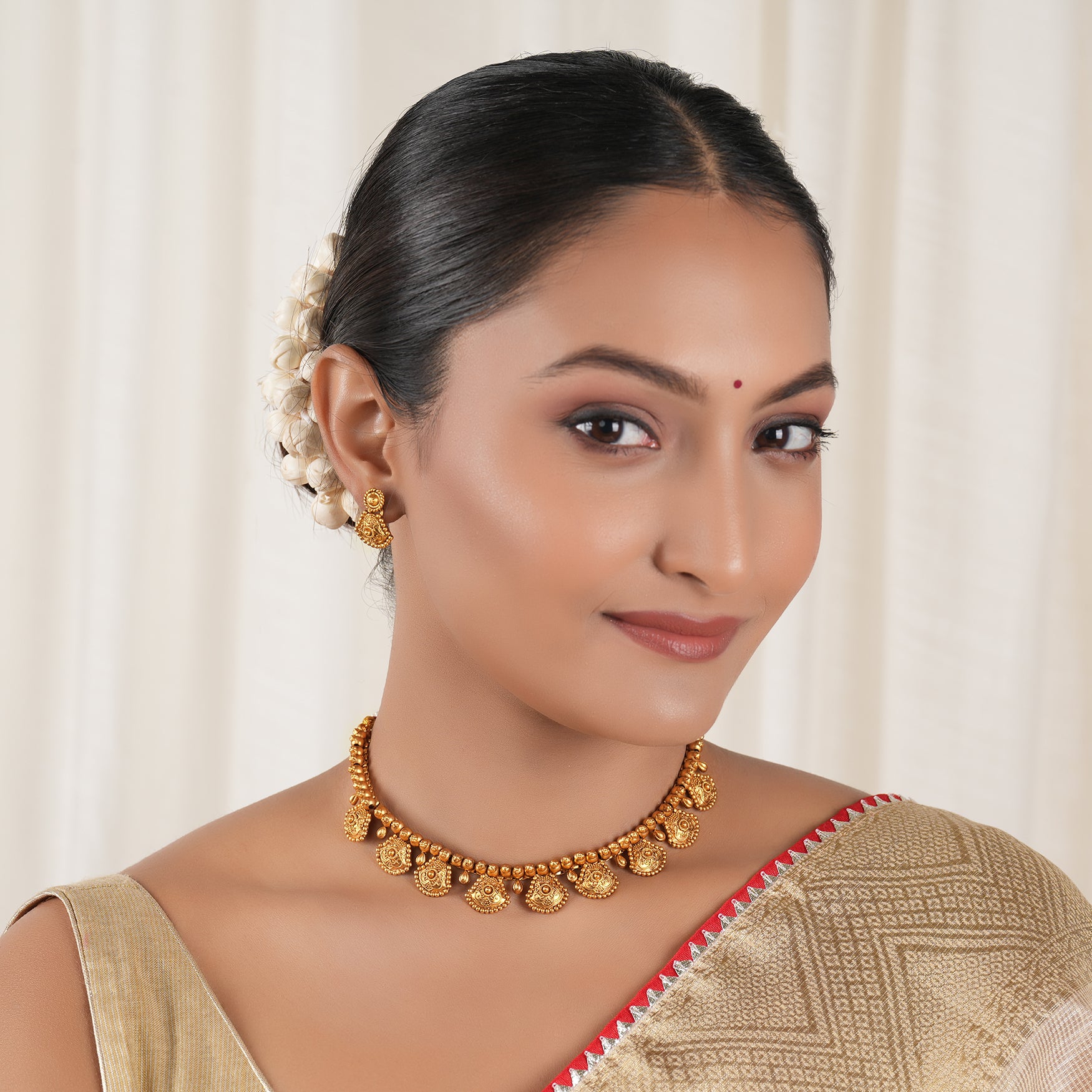 Stunning carved plain antique gold necklace set