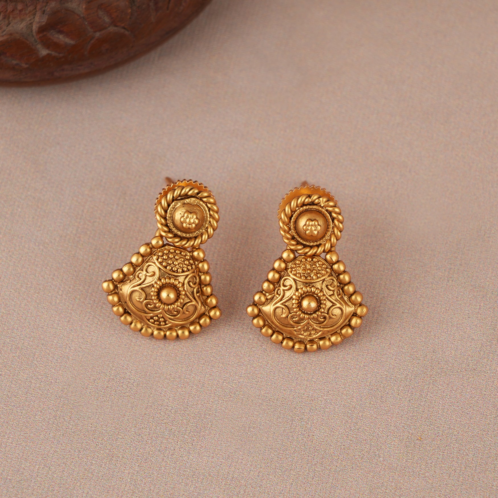 Stunning carved plain antique gold necklace set