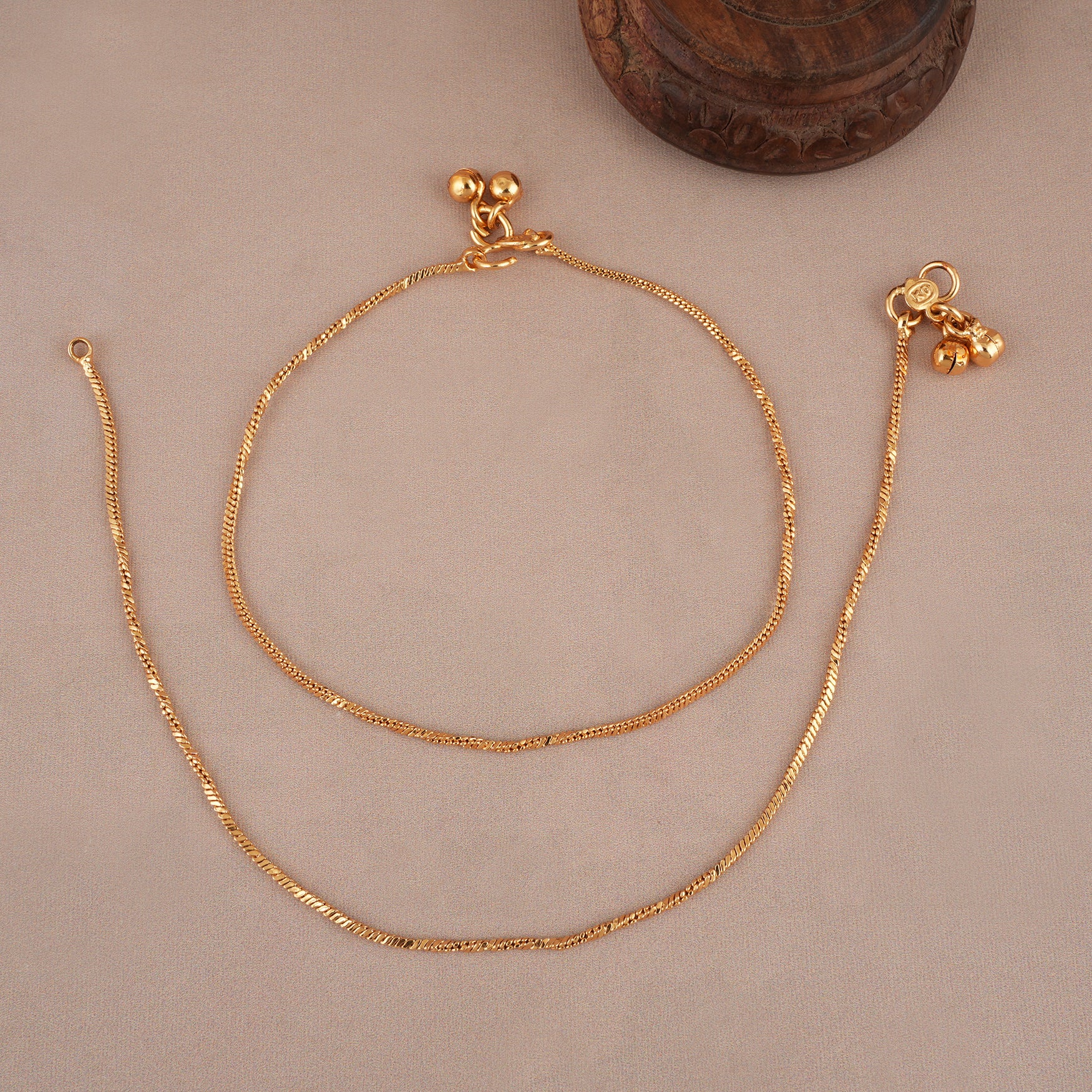 Plain elegant gold anklet set