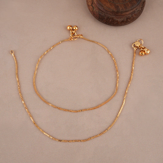 Plain elegant gold anklet set