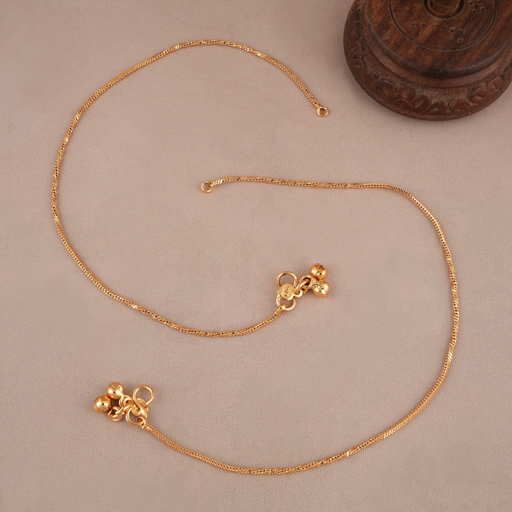 Plain elegant gold anklet set