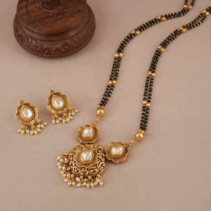Long antique gold kundan mangalstura set