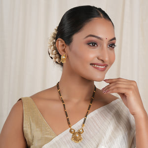 Long antique gold kundan mangalstura set