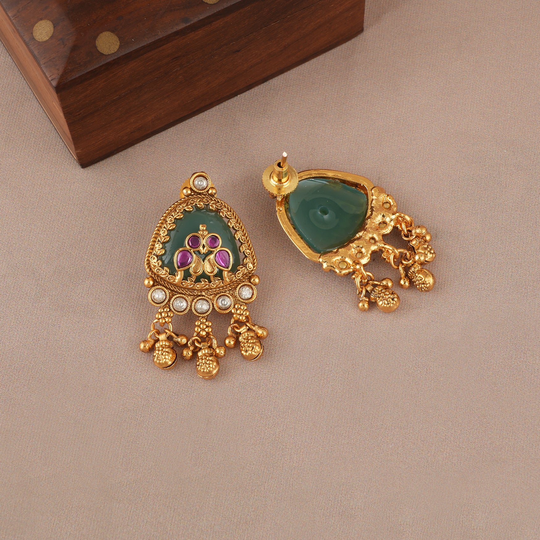 Stunning antique gold stone pearl choker set