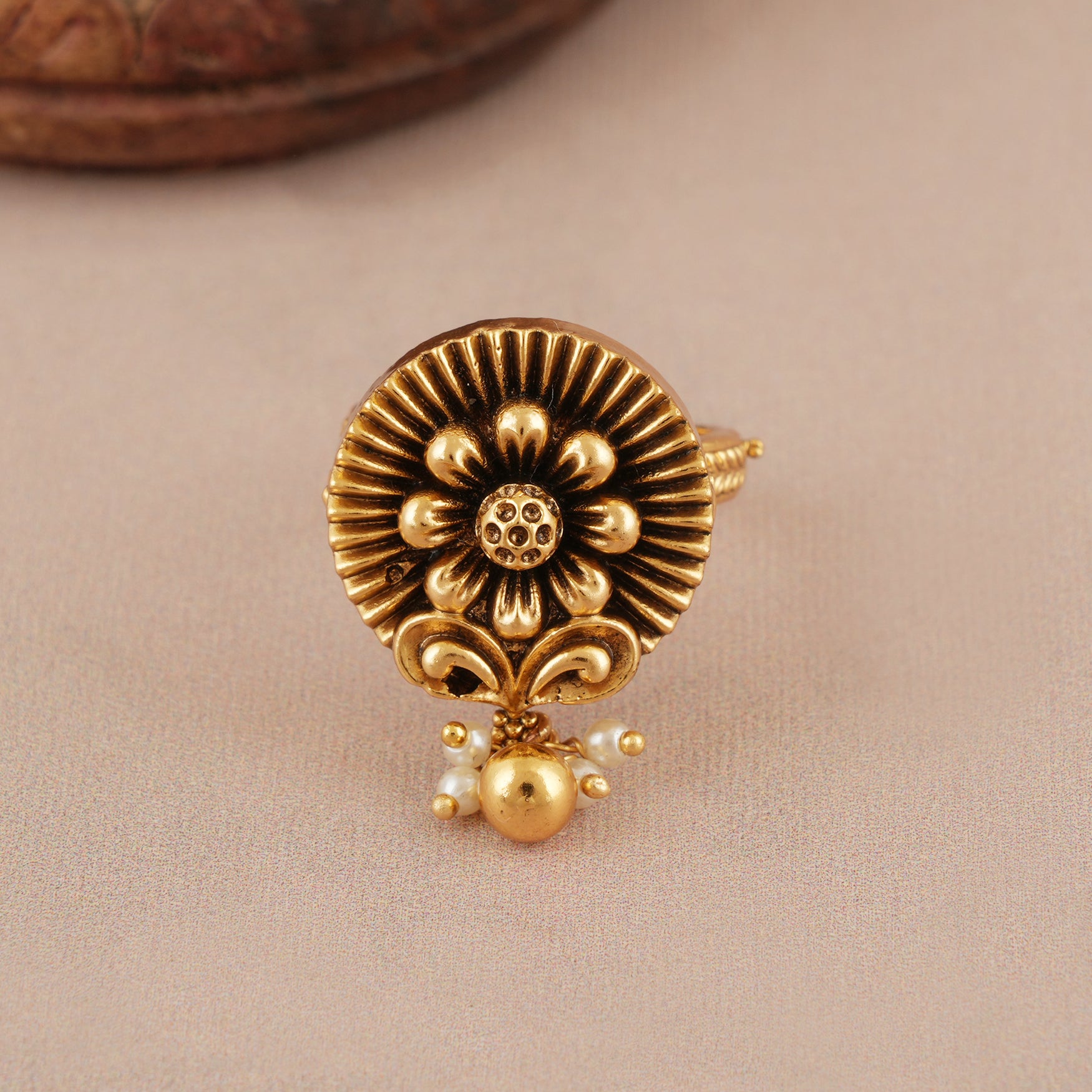Elegant sleek floral antique gold finger ring