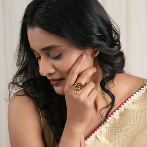 Elegant sleek floral antique gold finger ring