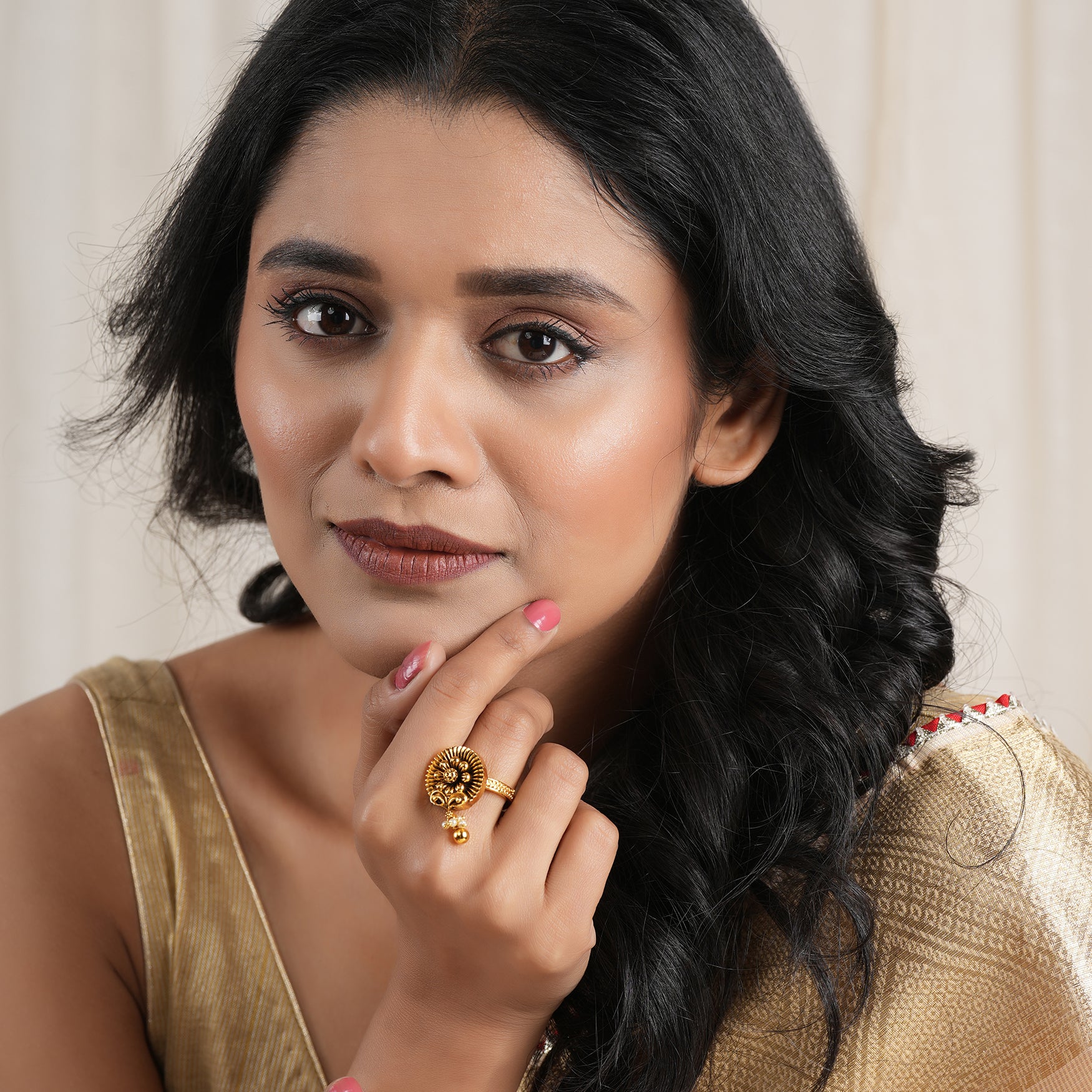 Elegant sleek floral antique gold finger ring