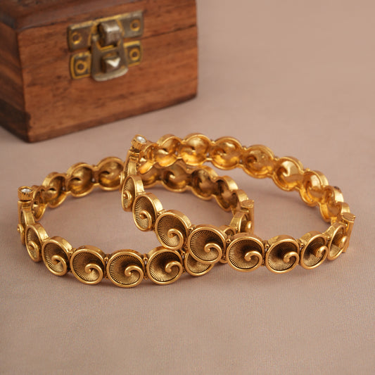 Stunning spiral antique gold bangle set