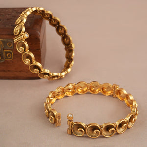 Stunning spiral antique gold bangle set