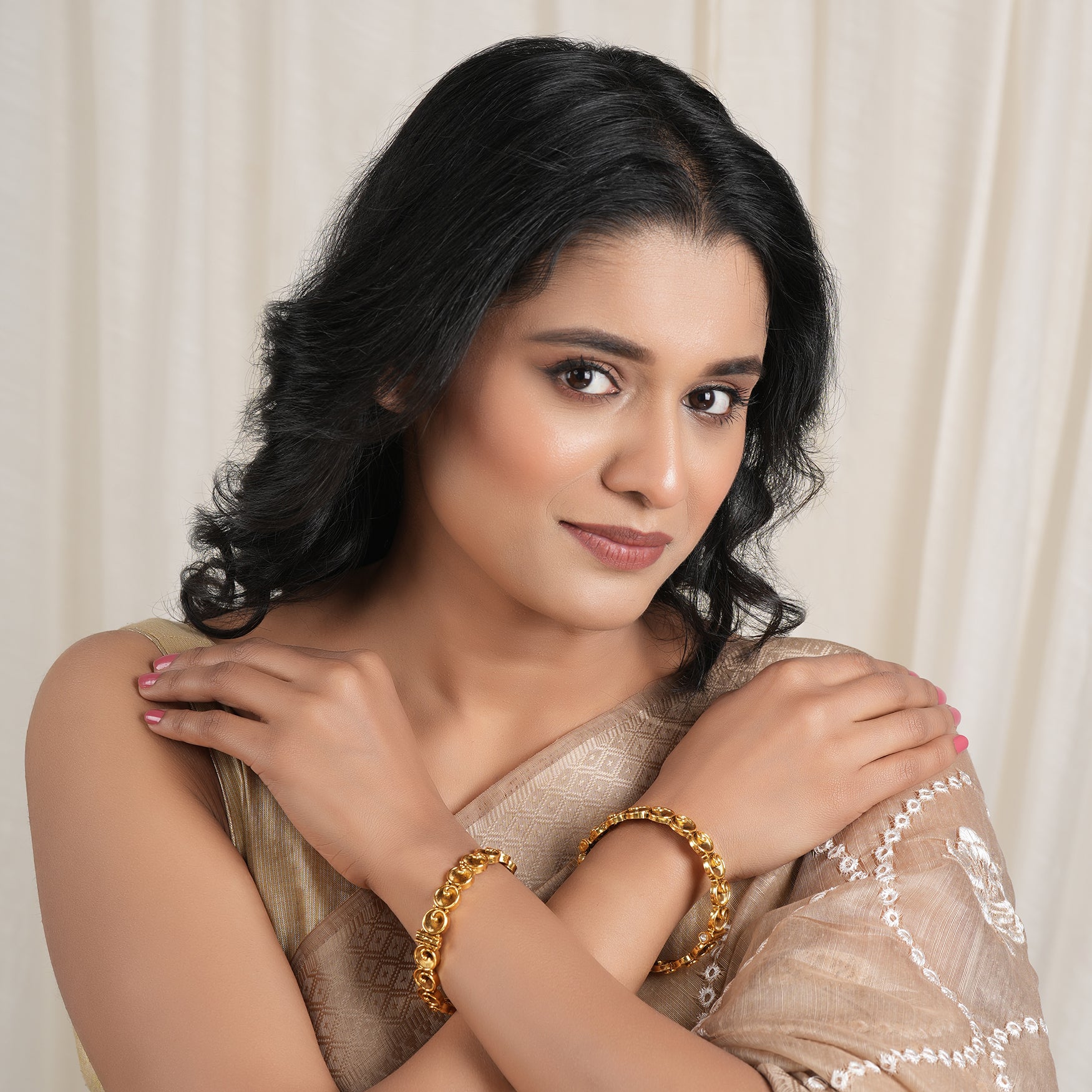 Stunning spiral antique gold bangle set