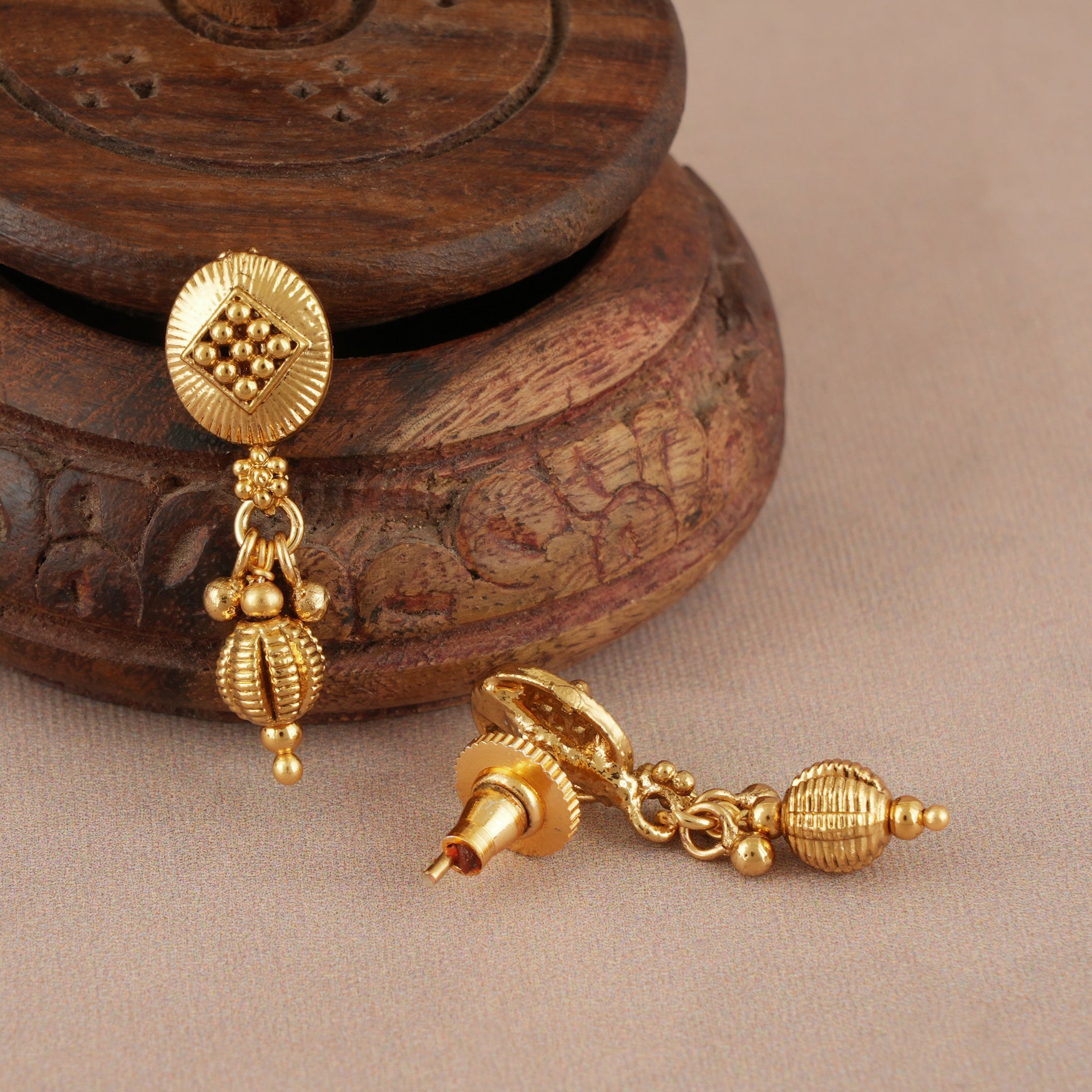 Sleek antique gold plain mala set