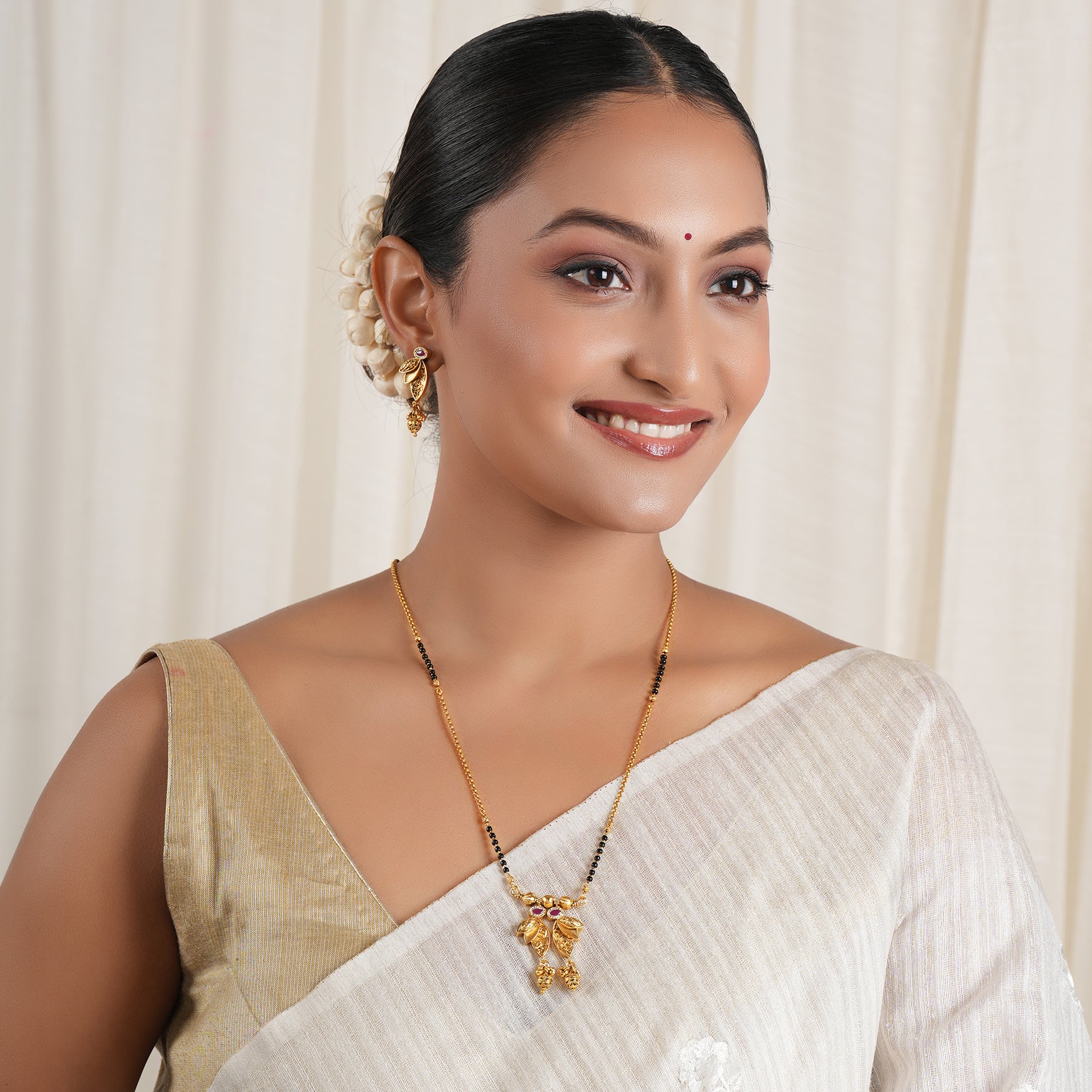 Sleek stone antique gold mangalsutra set