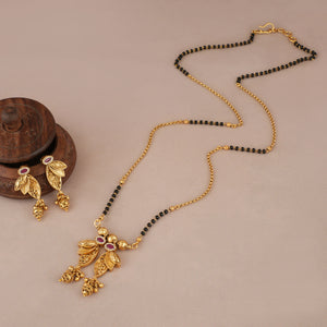 Sleek stone antique gold mangalsutra set