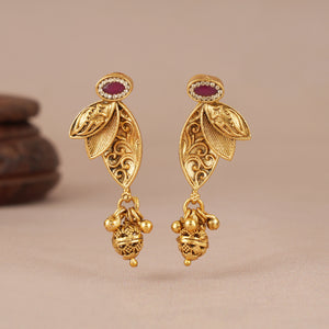 Sleek stone antique gold mangalsutra set