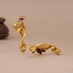 Sleek stone antique gold mangalsutra set