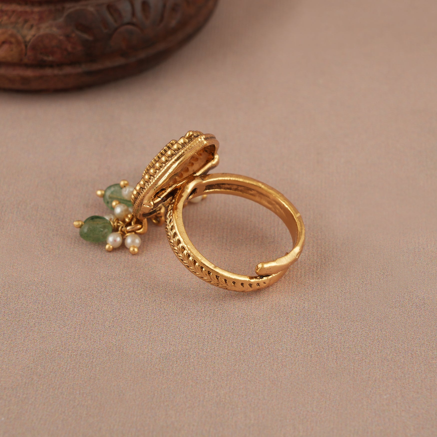 Stone antique gold adjustable finger ring