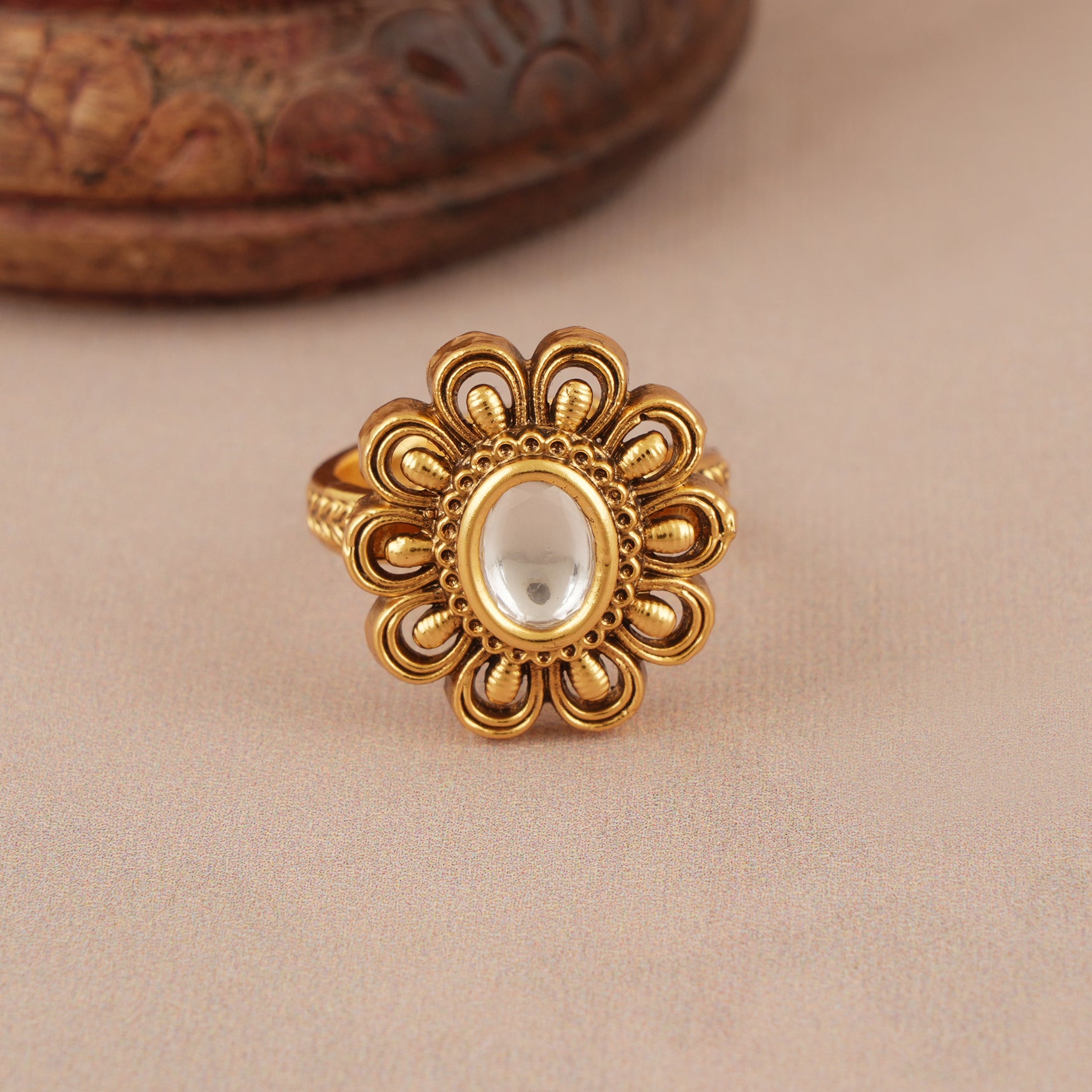 Cute oval floral kundan gold ring