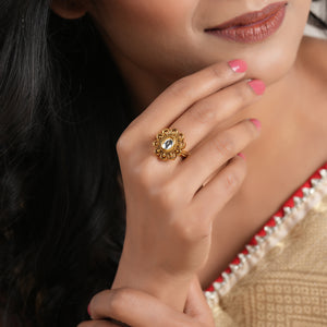Cute oval floral kundan gold ring