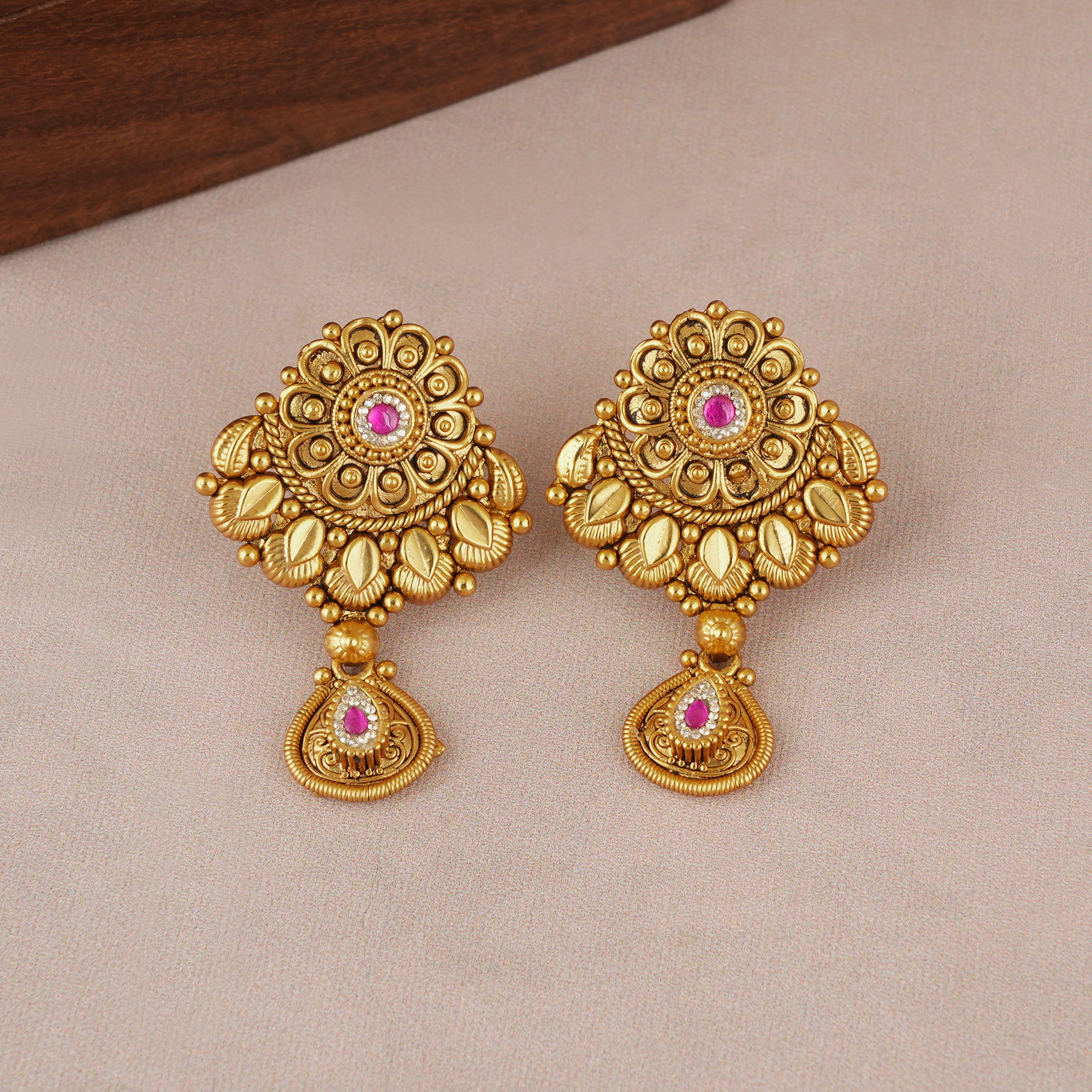 Stunning ruby antique gold long neckalce set