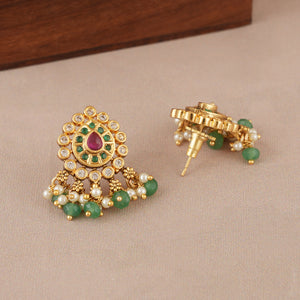 Stunning emerald antique gold pendant set