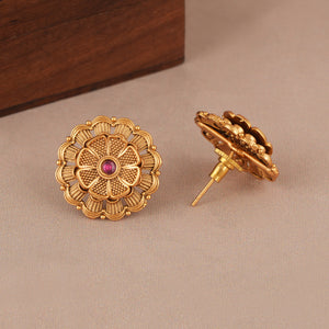 Stunning floral antqiue gold pendant  with studs