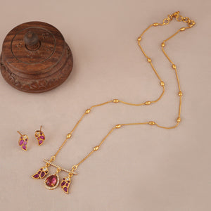 Elegant ruby gold pendant set