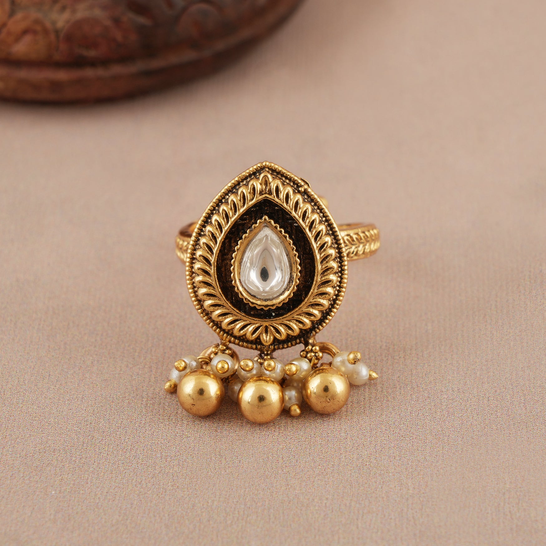 Stunning kundan antique gold finger ring