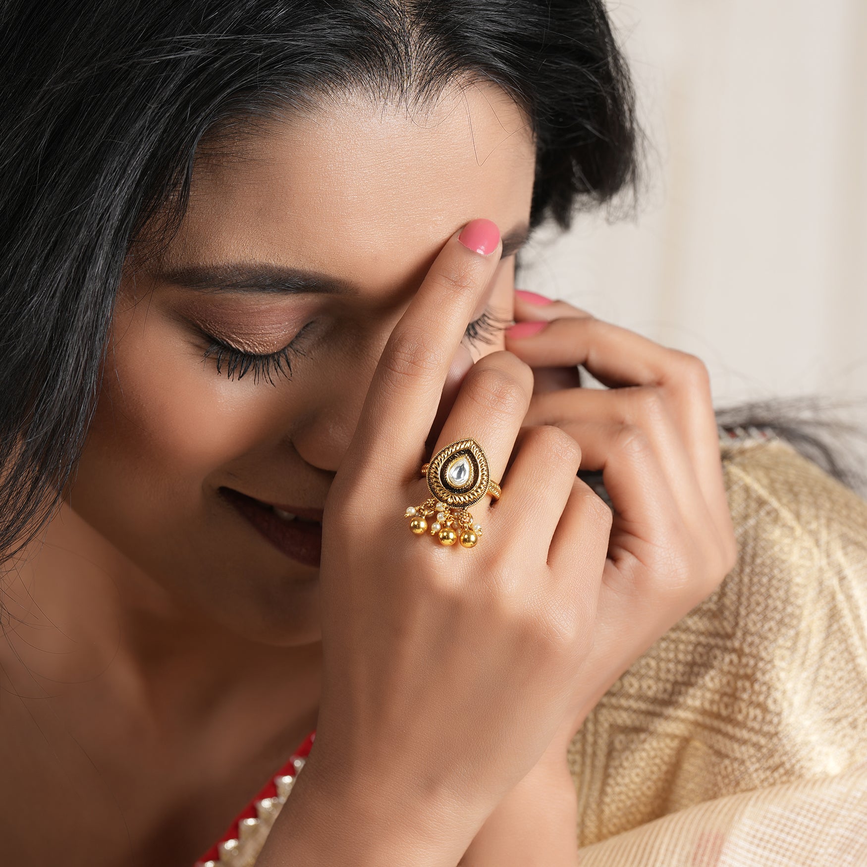 Stunning kundan antique gold finger ring