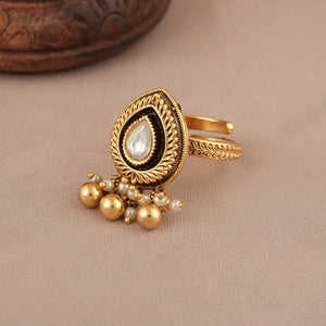 Stunning kundan antique gold finger ring