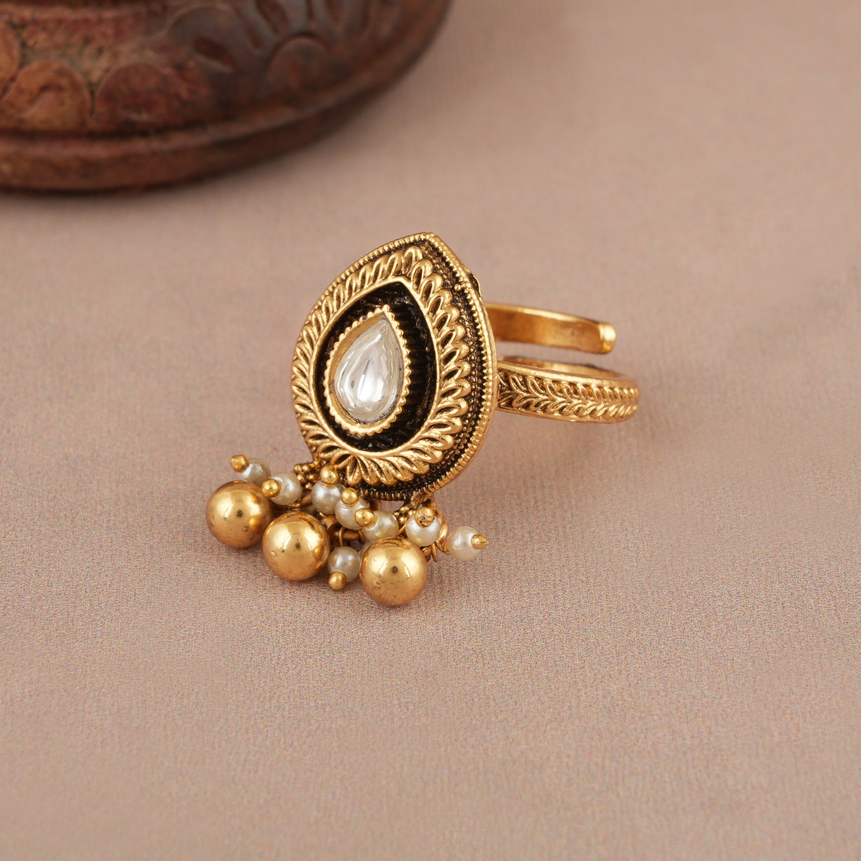 Stunning kundan antique gold finger ring