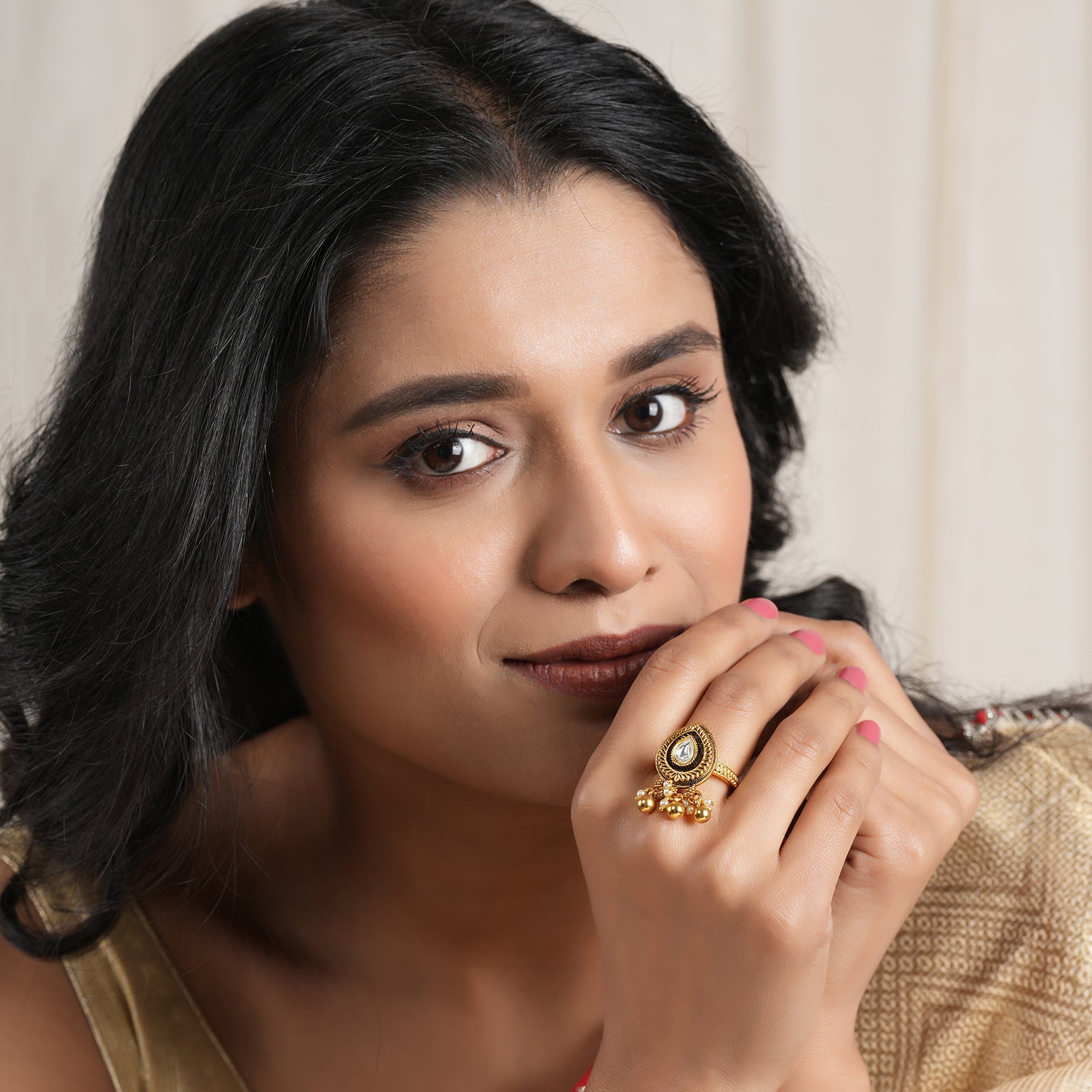 Stunning kundan antique gold finger ring