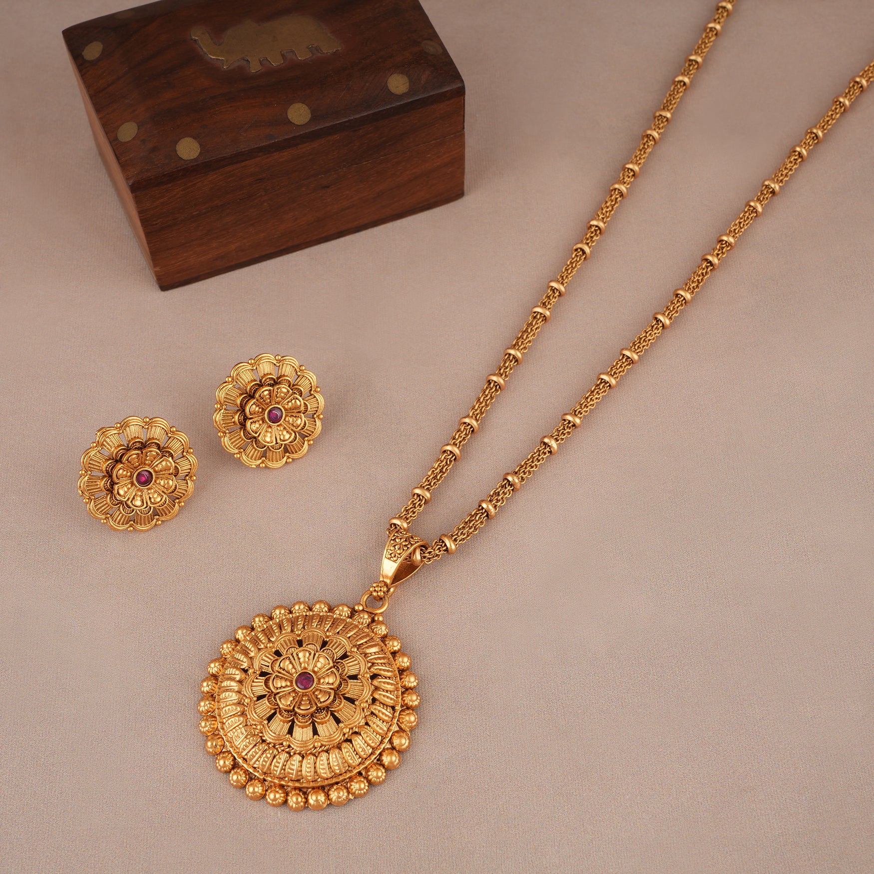 Beautiful floral big size gold pendant set