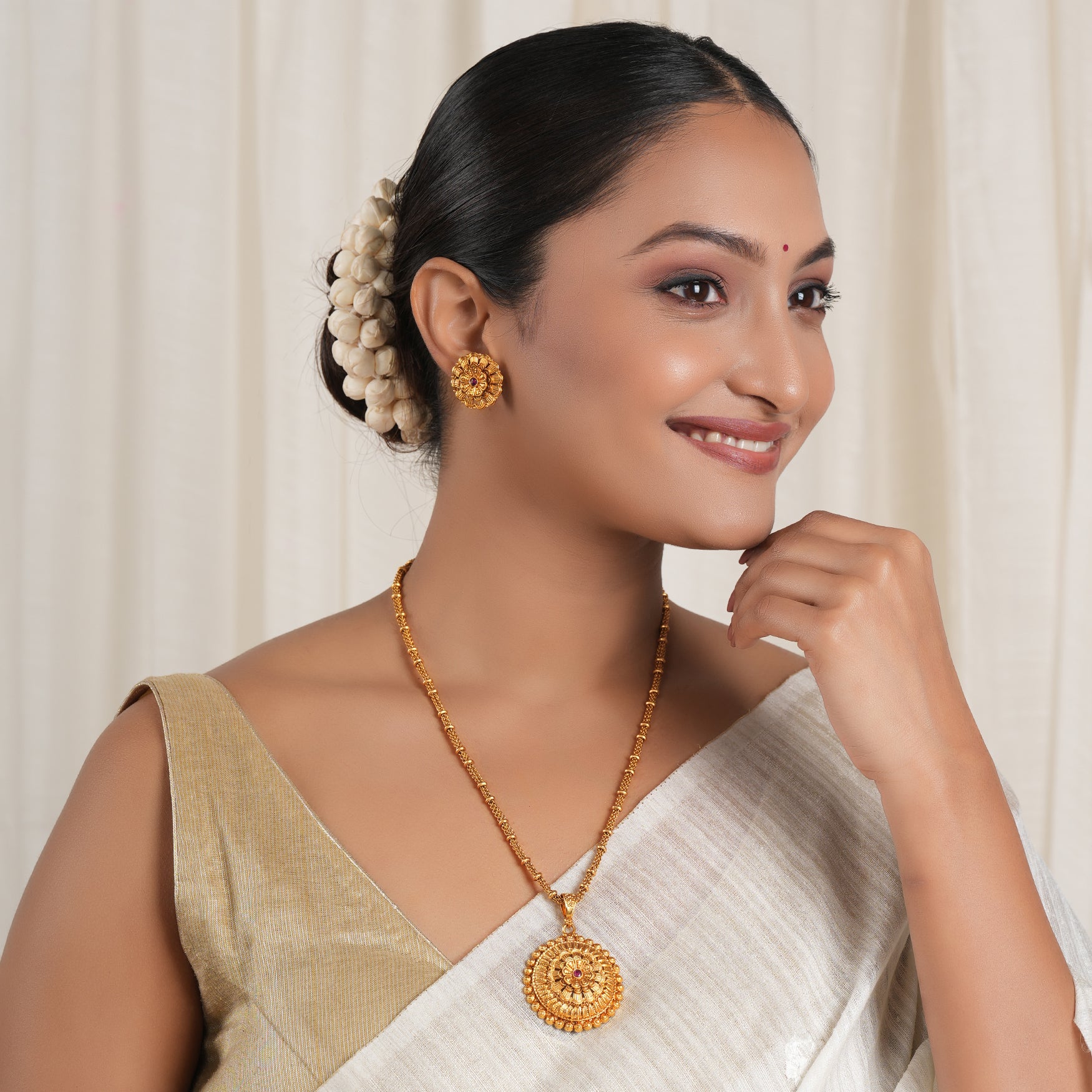 Beautiful floral big size gold pendant set