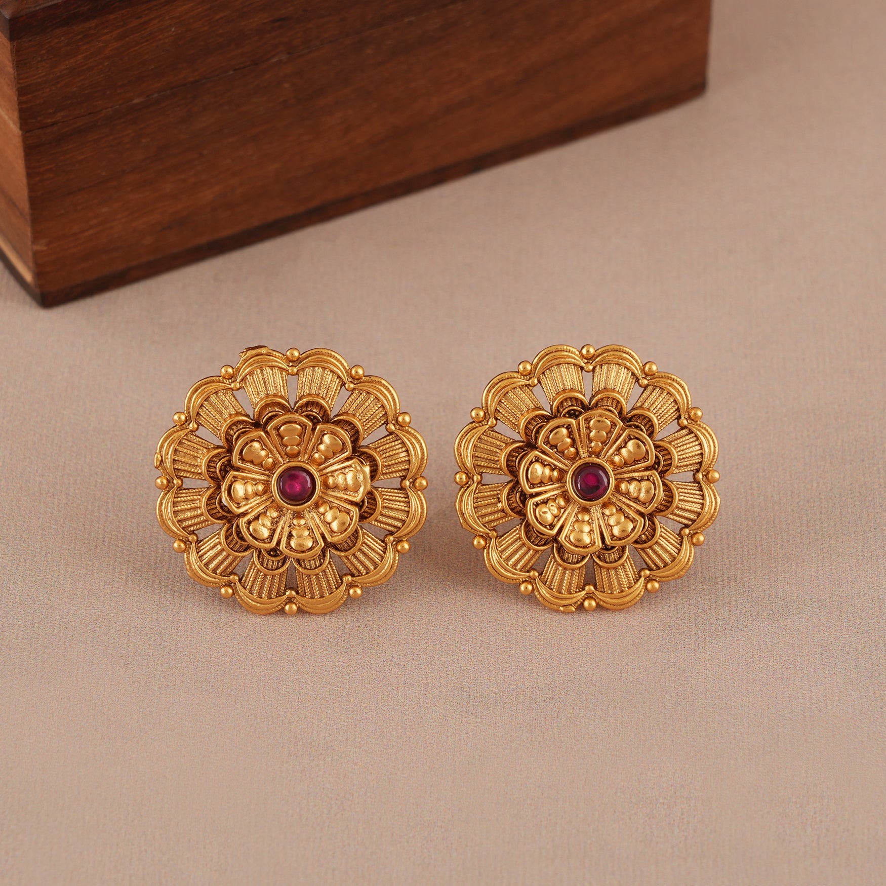 Beautiful floral big size gold pendant set