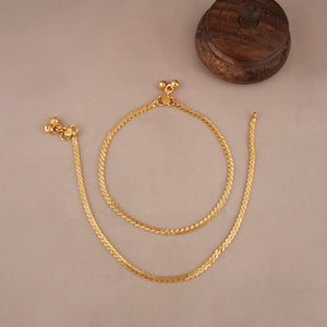 Beautiful sleek gold twisted  anklet