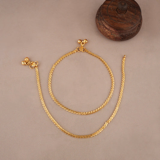 Beautiful sleek gold twisted  anklet