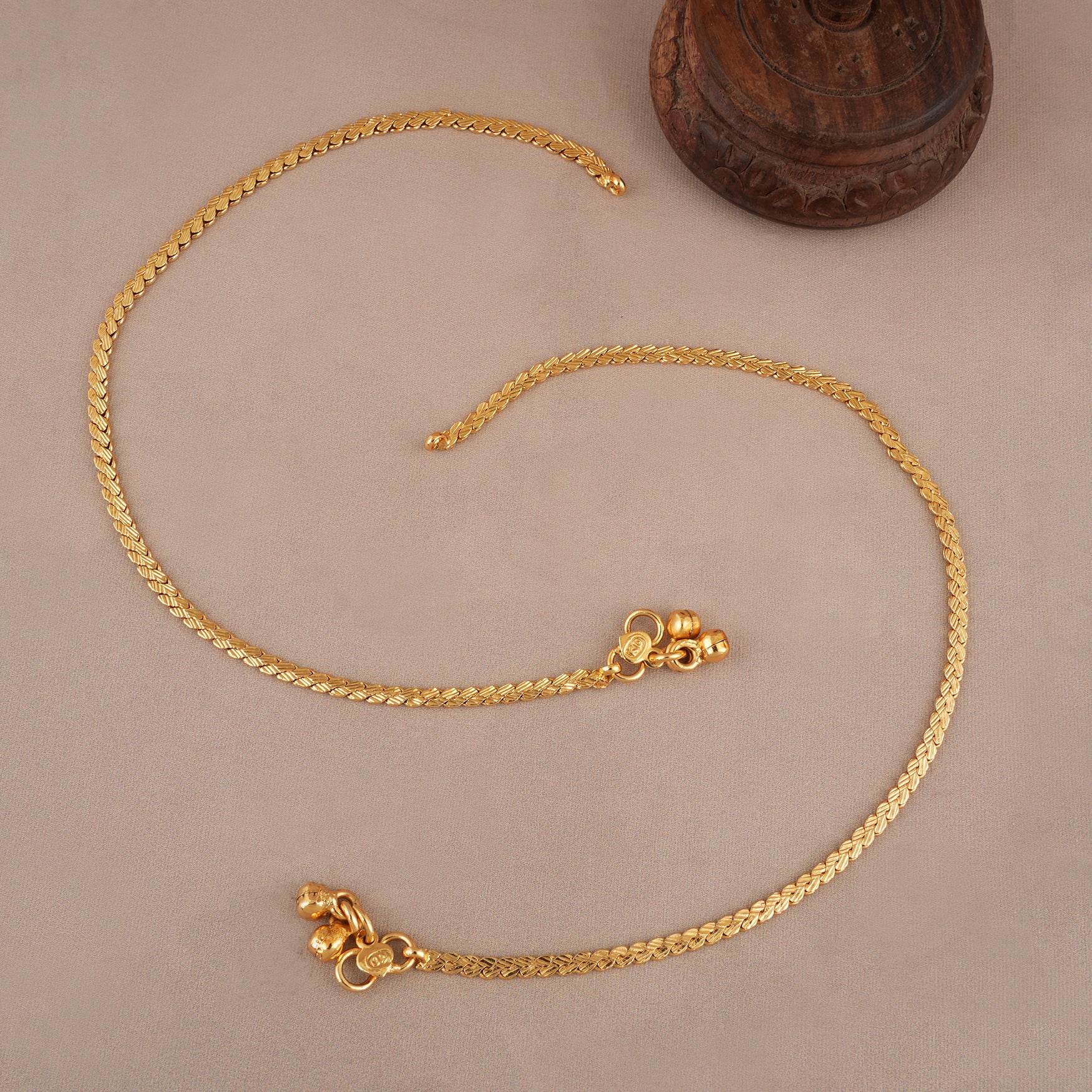 Beautiful sleek gold twisted  anklet