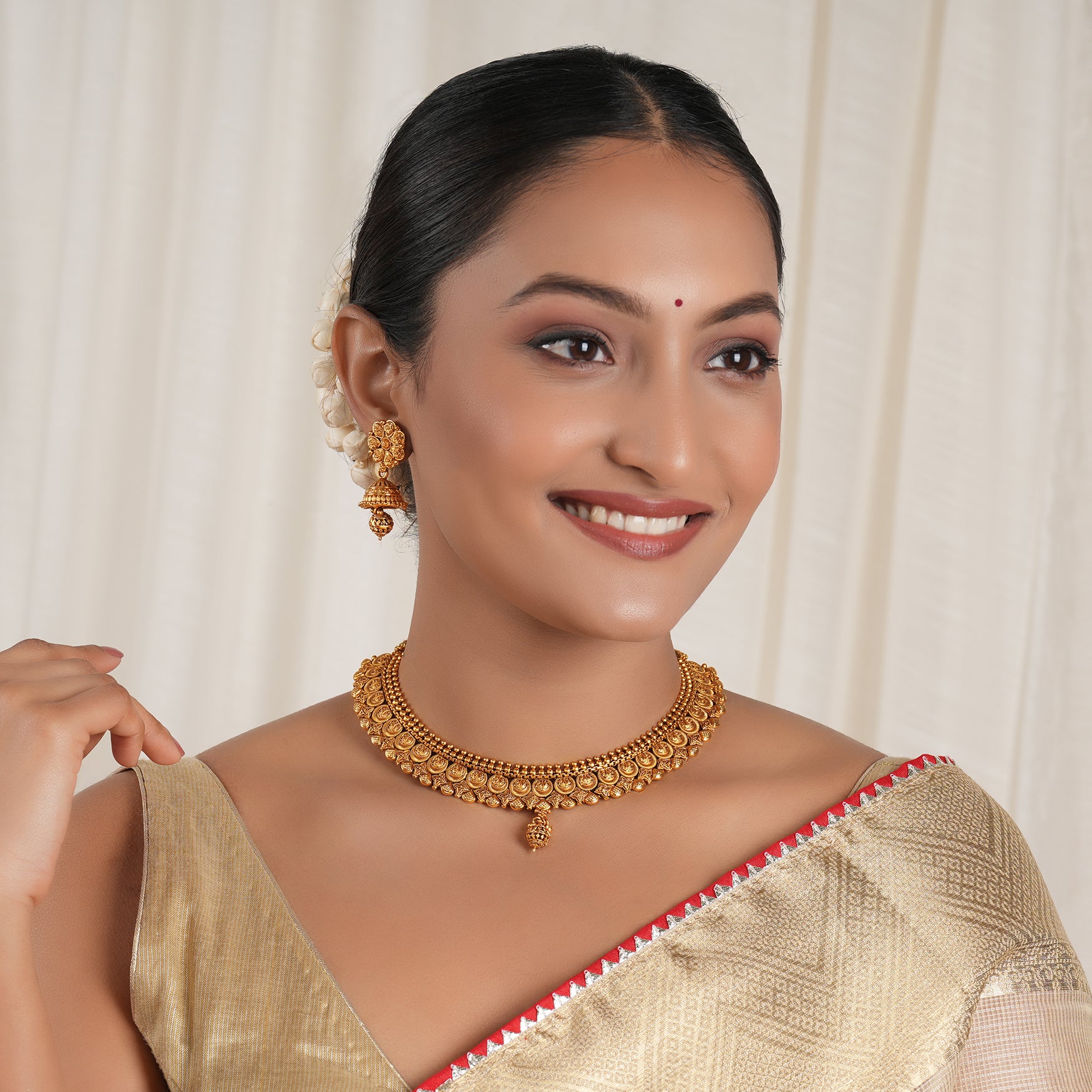 Beautiful gold necklace set