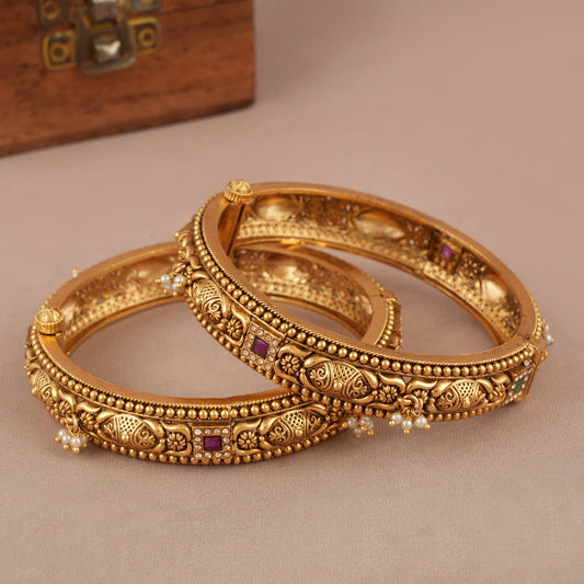 Antique gold stone bangle set